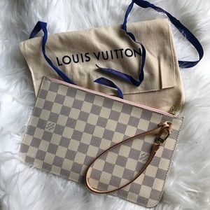 Louis Vuitton Wristlet 🤍